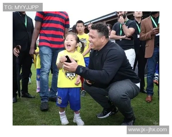 足球明星与球迷亲密合影展现热情瞬间共同追逐梦想的美好时刻 足球明星与球迷亲密合影展现热情瞬间共同追逐梦想的美好时刻